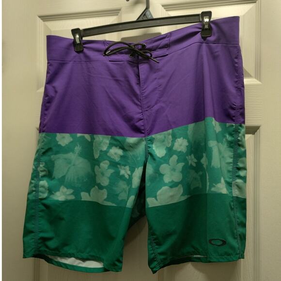 Oakley Men Size 40 Performance Fit Color Block Versatile Board Short Swim Trunks - Picture 1 of 10